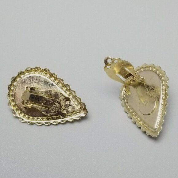 Vintage Gold Tone and Faux Pearl Drop Shape Clip On Earrings, Retro 80s Style - Picture 4 of 7